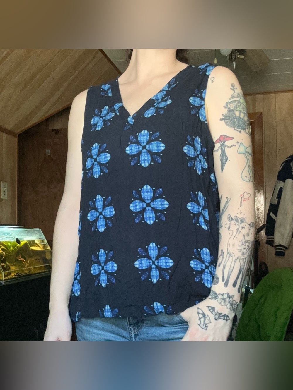 Sonoma Goods for Life Navy Blue Floral V-Neck Flowy Sleeveless Blouse Women’s L